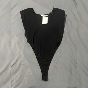 ♥︎ 𝙱𝚕𝚊𝚌𝚔 & 𝚆𝚑𝚒𝚝𝚎 𝚂𝚑𝚘𝚛𝚝 𝚂𝚕𝚎𝚎𝚟𝚎 𝙱𝚘𝚍𝚢𝚜𝚞𝚒𝚝 ♡︎